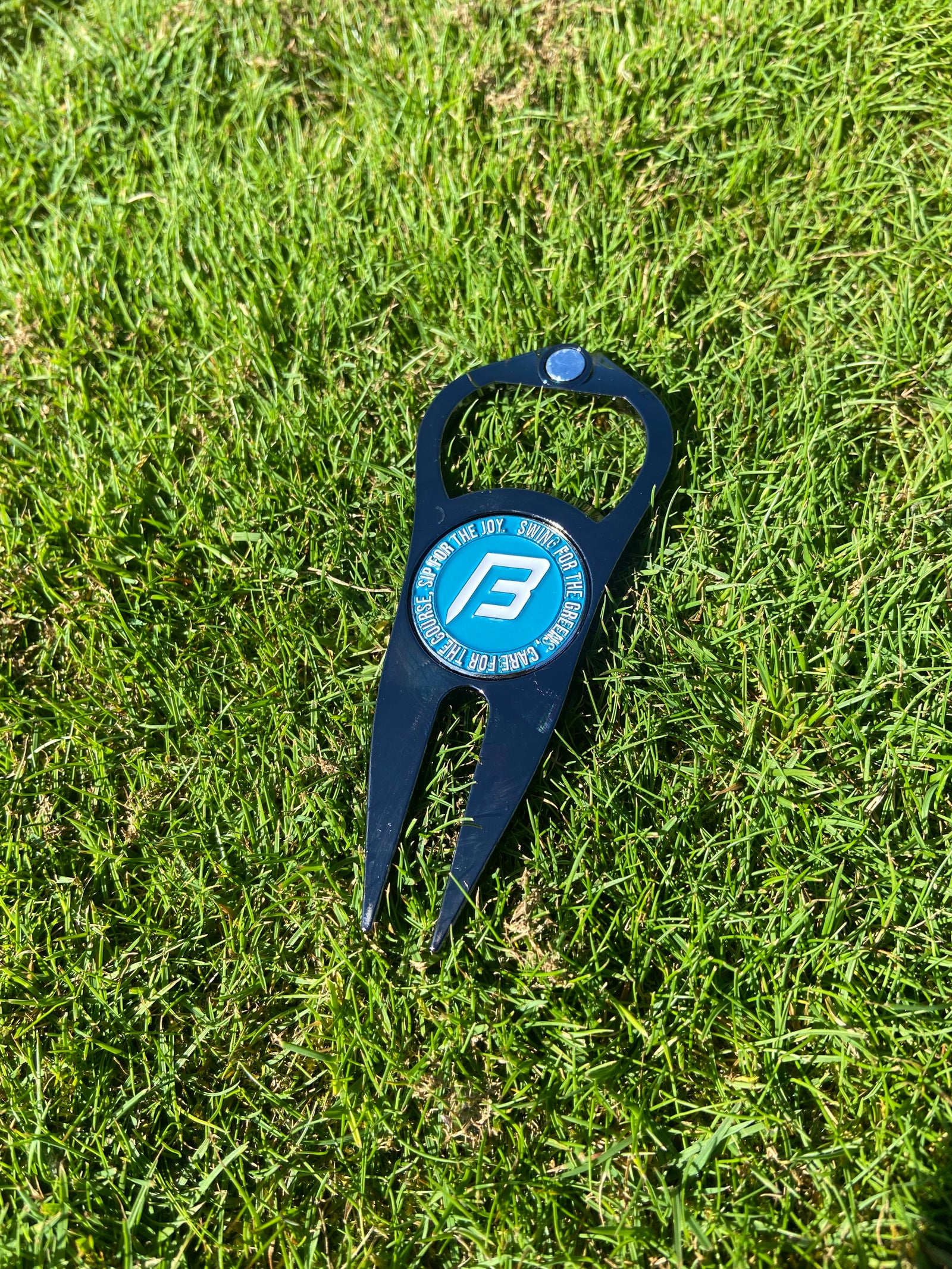 Big Fred’s Swing, Fix & Sip Divot Tool - A Golfer’s Trusty Sidekick - Big Fred Golf