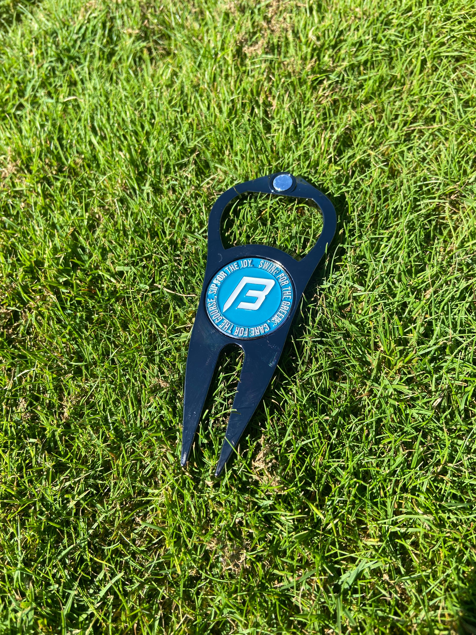 Big Fred’s Swing, Fix & Sip Divot Tool - A Golfer’s Trusty Sidekick - Big Fred Golf